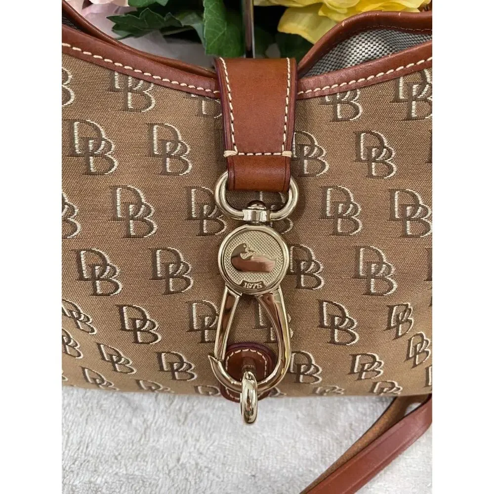 Dooney and bourke DB shadow clasp sac with wristlet 2pc set (PU300